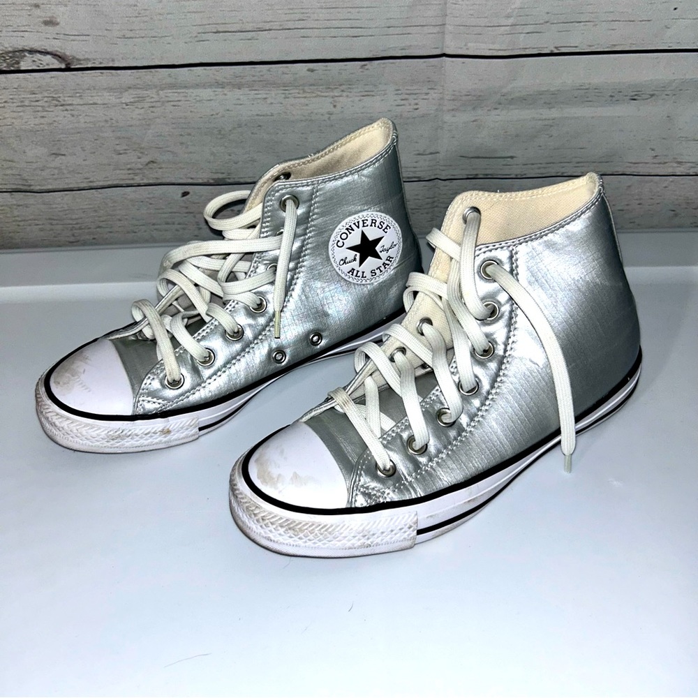 EUC Converse Chuck Taylor Silver High Top Sneaker Metallic Size 7 Women’s